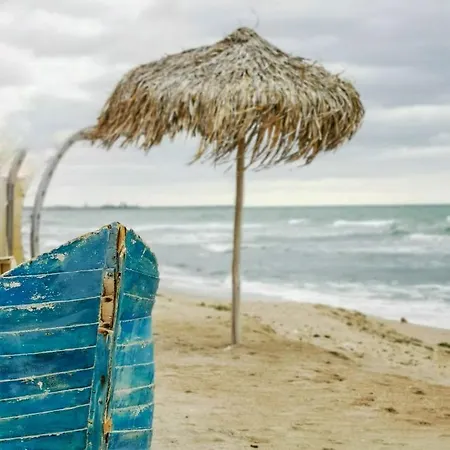 Fairytale Tiny House On The Beach *